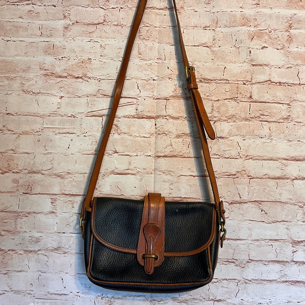 Vintage dooney & bourke all weather leather equestrian purse in black & brown.